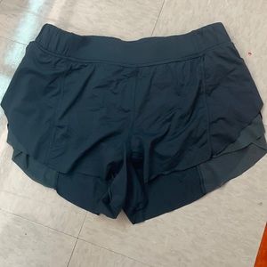 Lululemon shorts size 6